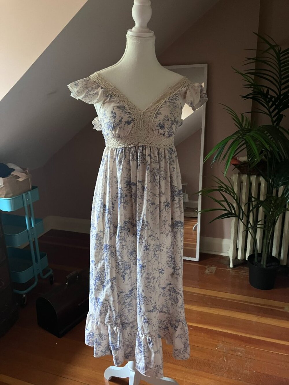 White & blue chinoiserie empire waist long dress cottagecore lace trim - Picture 8 of 9